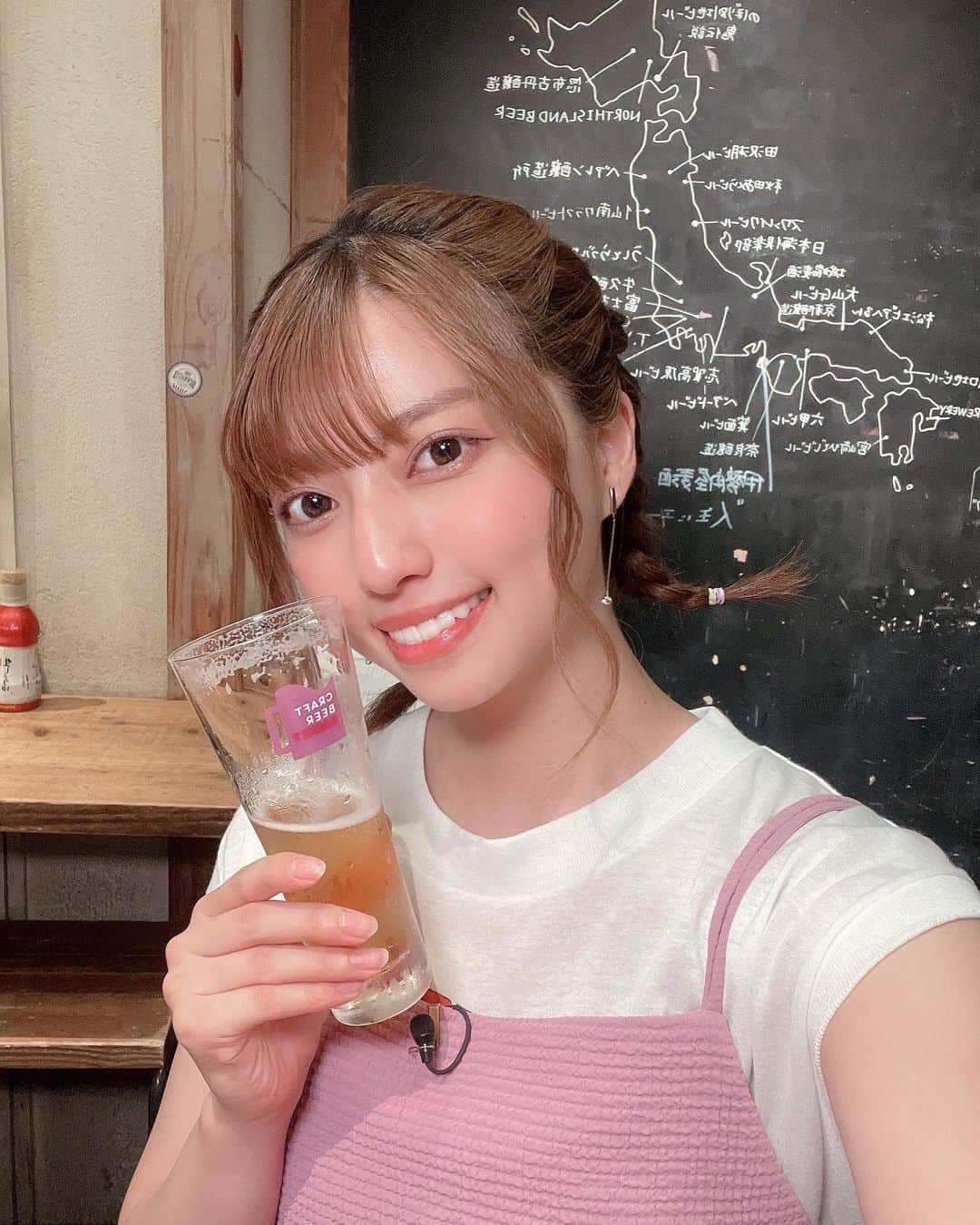 高見奈央のインスタグラム：「改めて テレビ東京「よじごじDays」 ありがとうございました🙏🍺  夏のシュワシュワお酒を求めて 居酒屋めぐりしました🫶 ビール、ホッピー、レモンサワー やっぱり夏はお酒が美味しい…🍺🍋  またプライベートでも絶対行きます🤤  ちょっと顔赤いかな？☺️  #テレビ東京 #よじごじDays #居酒屋」