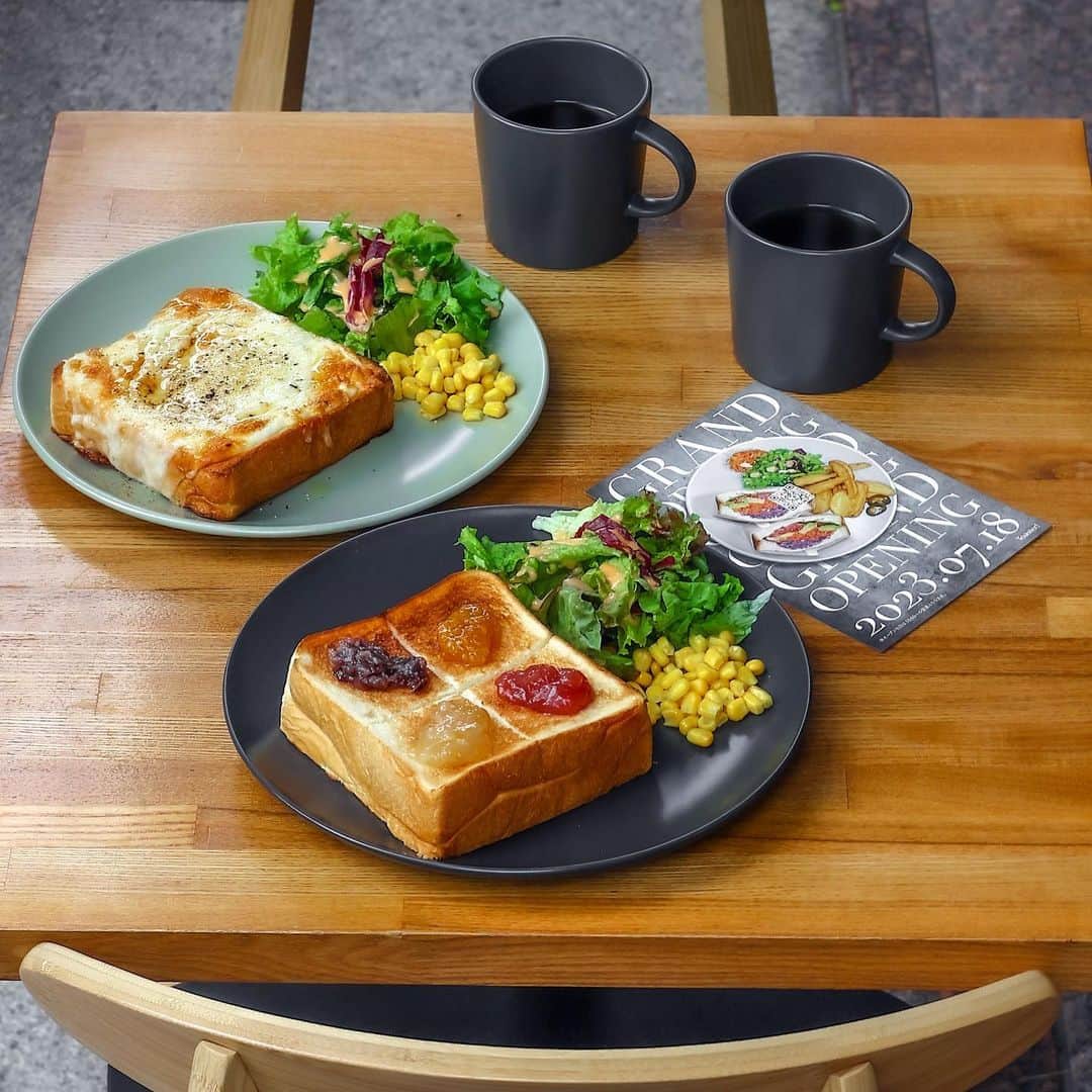 きょん。さんのインスタグラム写真 - (きょん。Instagram)「.  .  Toaster! 大阪本町店 @toaster_osaka  横浜の人気店「Toaster! 」が 大阪・本町に2号店をオープン◎  トーストには、 大阪発祥の食パン専門店「髙匠」の 湯種食パンが使用されていて、 クロックムッシュや 4種のジャム添えバタートースト なんてのもあり。  朝8時〜11時までのモーニングタイムは、 ドリンクバー付でございますーっ🙏  店名:Toaster! 大阪本町店 住所:大阪市中央区安土町2-5-5本町明大ビル1F  #osakatrip #osakafood #japanesefood #osakabreakfast #kitahama #japantrip」7月26日 18時49分 - kyon_tokiiro