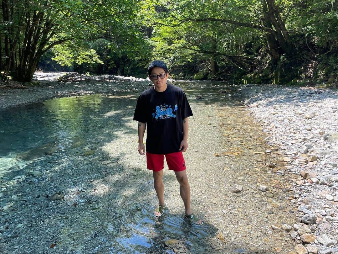 吉永啓之輔のインスタグラム：「@alvertz_official  Tシャツ販売中〜です✌️」