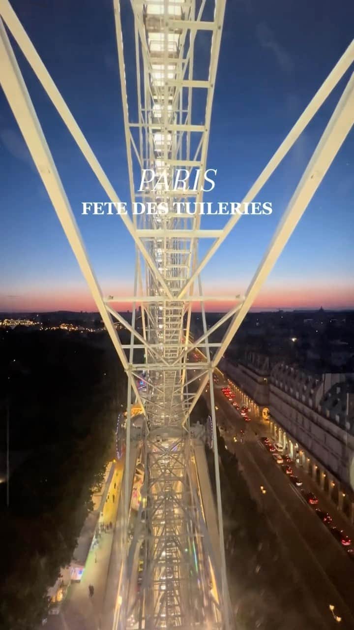 山崎義幸のインスタグラム：「夏のParisに行ったら絶対この観覧車おススメ🎡 FETE DES TUILERIES : パリの夏の風物詩、テュイルリー公園の移動遊園地  #FETEDESTUILERIE #paris #家族旅行　#観覧車 #worldtrip」