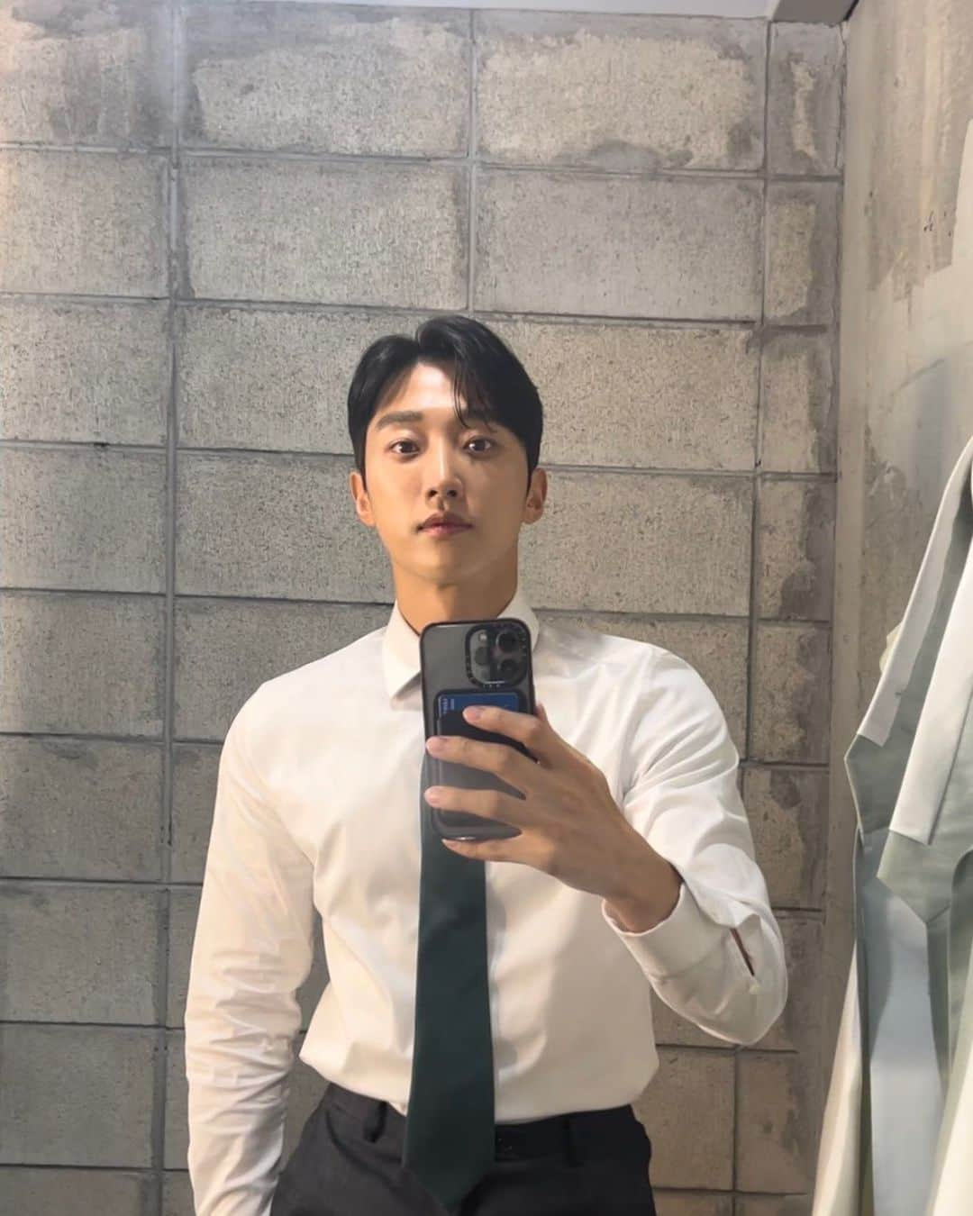 ジニョン さんのインスタグラム写真 - (ジニョン Instagram)「😑 #진영」7月26日 13時38分 - jinyoung0423