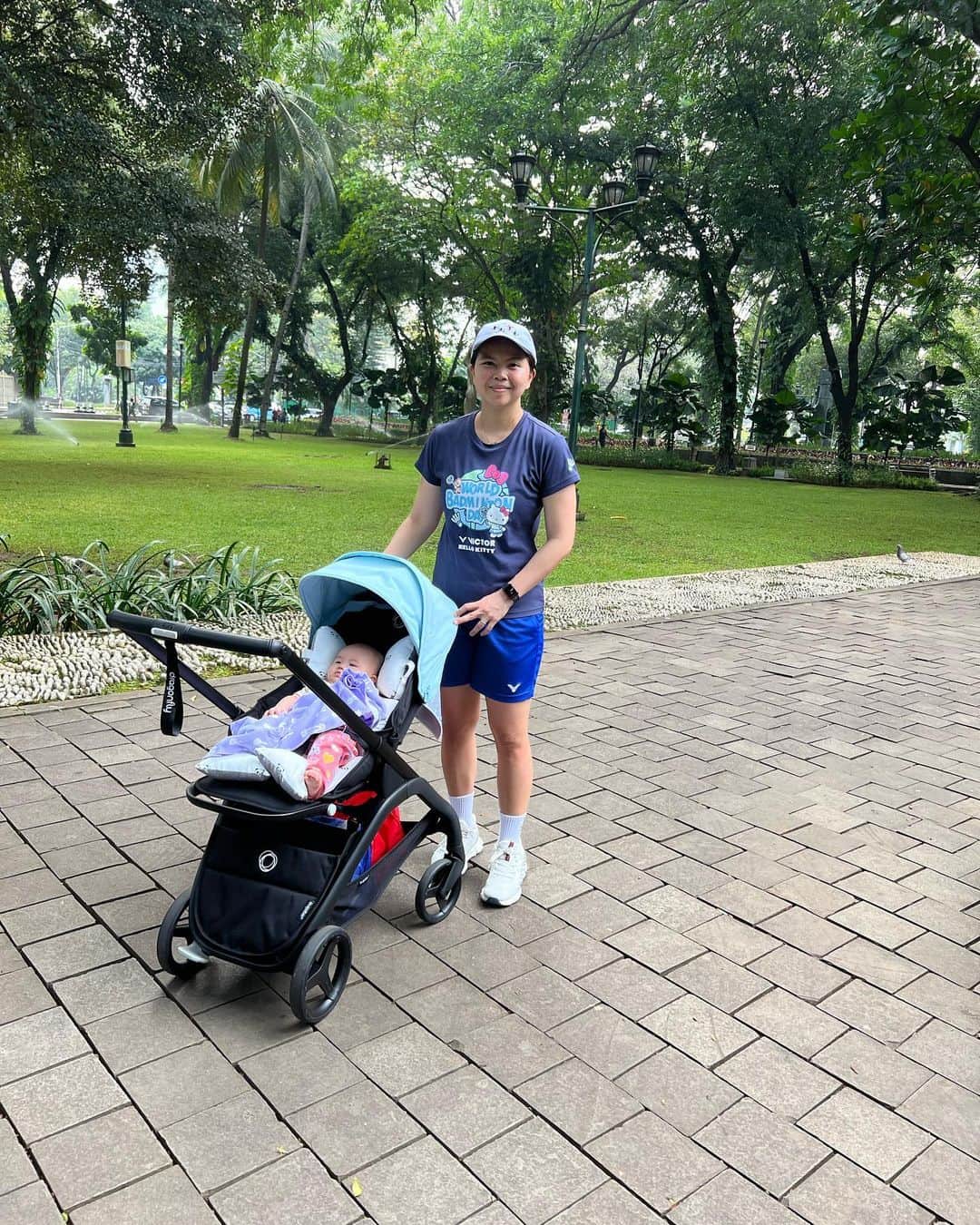 グレイシア・ポリーのインスタグラム：「Jessia temani mama, papa & oma olahraga pagi di taman dekat rumah. 😍」