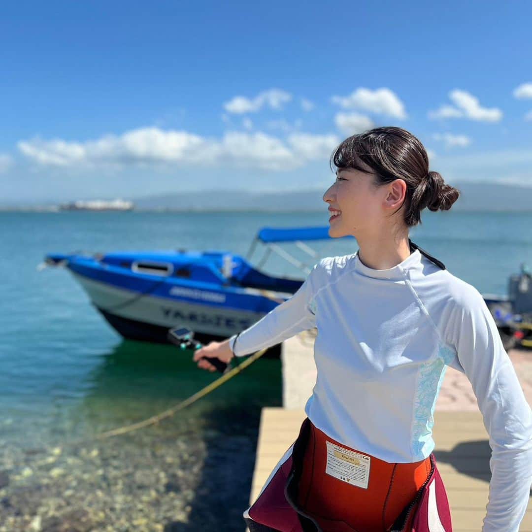 矢島舞美のインスタグラム：「. ジャマイカでは、海に沈んだ海賊の都ポートロイヤルの調査で、ダイビングもしてきましたよ‼︎🤿 . いつもは地形を楽しんだり、生物を探して写真を撮ったり...を楽しむダイビングをしているんですが、 今回は、調査！ですので、建物を傷つけないように、いつも以上に緊張感のあるダイビングでした🫢 . でもでも！そこで目にしたものは...海賊たちの居る時代を物語る痕跡...✨🥲 こんな経験、なかなか出来ないょ、、、😭貴重な経験に感無量でした🥹 . TBS『世界ふしぎ発見！』は7/29オンエアです📺是非ご覧下さい！ . . #世界ふしぎ発見#ミステリーハンター#矢島舞美」
