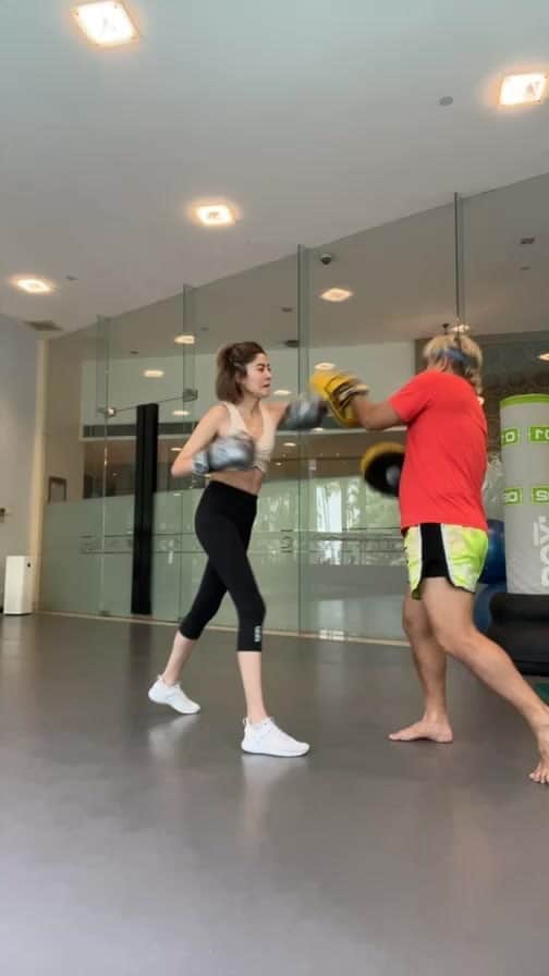 マギー・ラースリー・バーレンシエガーのインスタグラム：「Crazy round 🥊」