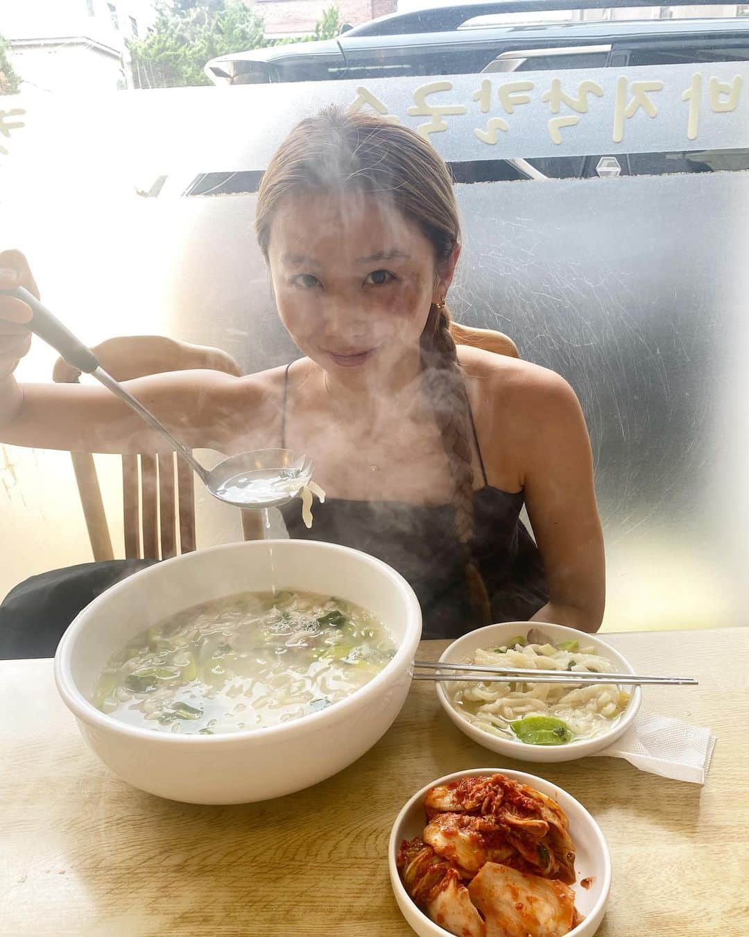 大田明奈のインスタグラム：「韓国食事情 ①うどんは日本の方がうまい ② デリョンチッ ③ Samseongjib ④ Vatos Itaewon ⑤ イェッ味ソウルプルゴギ ⑥ 이태원왕김밥 ⑦⑧ 狎鸥亭济州屋 ⑨明洞の屋台 ⑩弘大のプルコギ行く途中の道  とうもろこしはモチモチぶにょぶにょしててとうもろこしじゃないみたいだった🌽 とにかく③は行って欲しいなぁ。」