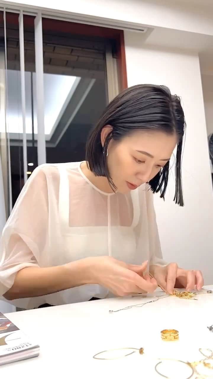 のインスタグラム：「密かな特技😛 アクセサリーの絡まりを解くこと🤣 @akikot1127 に頼まれたけど 楽しくてやっている🫢」