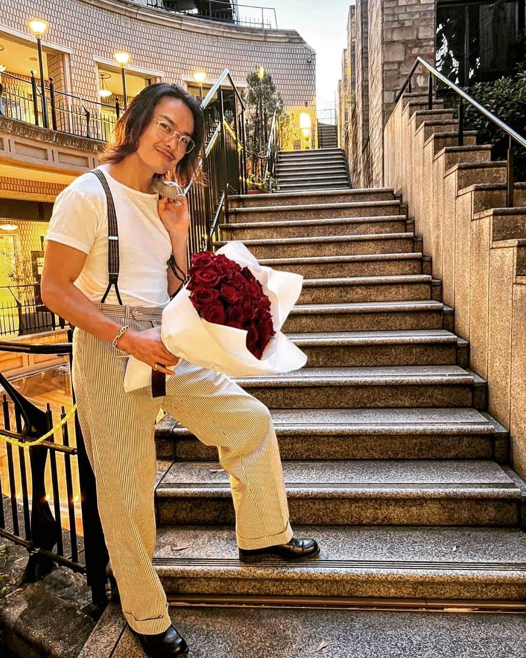 今市隆二のインスタグラム：「last night💐  #愛のあるパーティー #red #rose #厳しい暑さが続きますがどうぞご自愛ください」