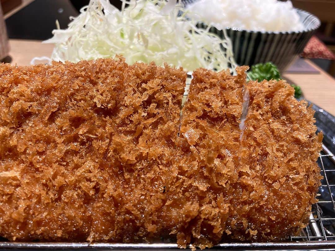 宇田川大輔のインスタグラム：「お気に入りに登録 #とんかつ神楽坂さくら #ロースカツ定食 #渋谷ランチ #渋谷とんかつ」