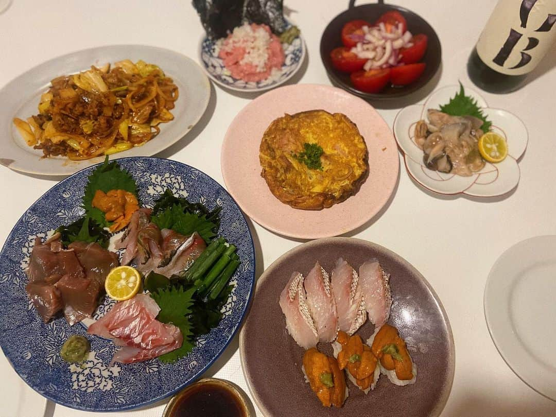 菅原沙樹さんのインスタグラム写真 - (菅原沙樹Instagram)「最近の旦那ご飯👨🏻‍🍳 いまだお魚ブームは継続中🐟週末用にと、平日夜からせっせと捌いております。 おかげで毎週末美味しいお魚料理食べれてサイコー🙌 今年の夏は、我が家でいっぱいおもてなしして腕前を披露するそうなので、各所ご連絡お待ちしております笑 #トーキョー旦那ご飯#トーキョー家族ご飯」7月26日 14時31分 - saki313apo