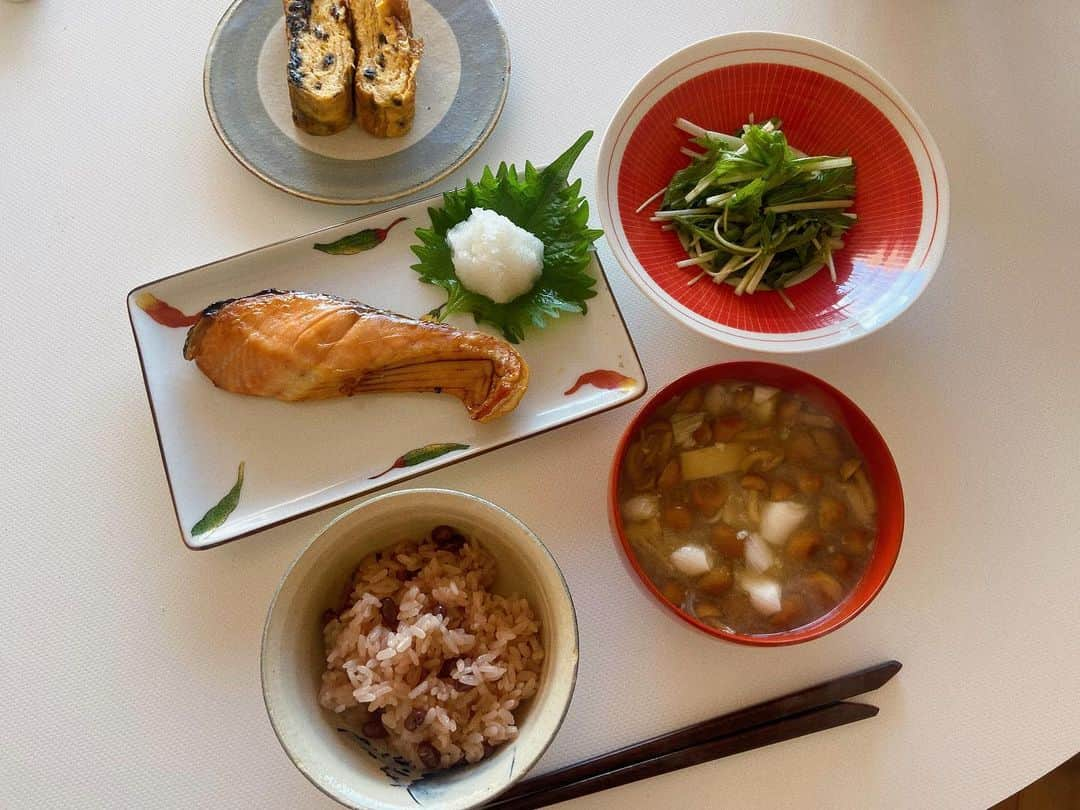 菅原沙樹さんのインスタグラム写真 - (菅原沙樹Instagram)「最近の旦那ご飯👨🏻‍🍳 いまだお魚ブームは継続中🐟週末用にと、平日夜からせっせと捌いております。 おかげで毎週末美味しいお魚料理食べれてサイコー🙌 今年の夏は、我が家でいっぱいおもてなしして腕前を披露するそうなので、各所ご連絡お待ちしております笑 #トーキョー旦那ご飯#トーキョー家族ご飯」7月26日 14時31分 - saki313apo