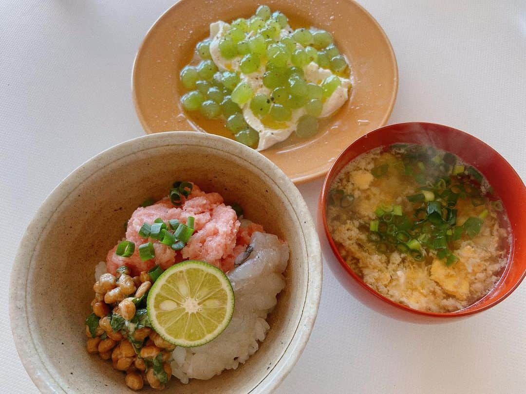 菅原沙樹さんのインスタグラム写真 - (菅原沙樹Instagram)「最近の旦那ご飯👨🏻‍🍳 いまだお魚ブームは継続中🐟週末用にと、平日夜からせっせと捌いております。 おかげで毎週末美味しいお魚料理食べれてサイコー🙌 今年の夏は、我が家でいっぱいおもてなしして腕前を披露するそうなので、各所ご連絡お待ちしております笑 #トーキョー旦那ご飯#トーキョー家族ご飯」7月26日 14時31分 - saki313apo