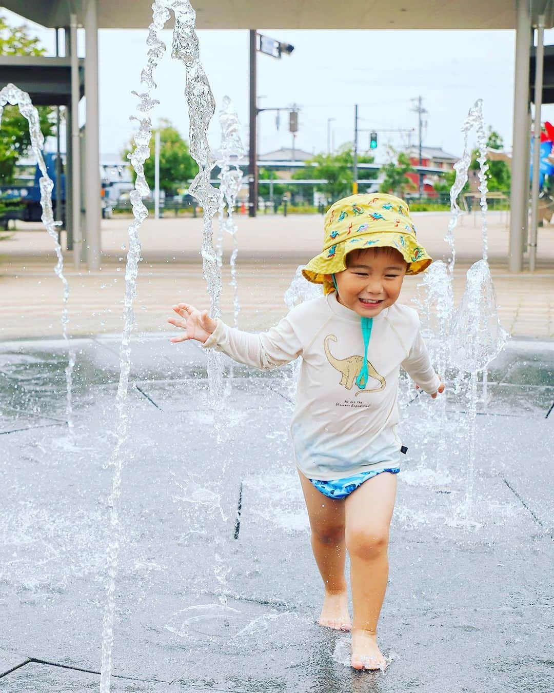 愛知県田原市のインスタグラム：「very hot day！ * ど暑い日は！ *  溶けそうなほど#暑い日 でも 楽しいこともたくさんあるね！ #笑顔いっぱい で思いっきり#水遊び ！  #最高の夏休み にしよー！！  #たはら暮らし * #渥美半島#田原市#田原#伊良湖岬#伊良湖#赤羽根#はなのき広場 #tahara#irago#akabane #サーフィン#surfing#田舎暮らし#日々の暮らし#休日の過ごし方#スローライフ#instagramjaran#igersjp#scenic_jp#菜の花浪漫街道」