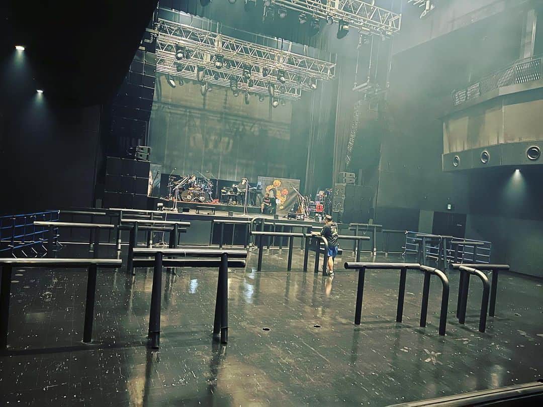 ミヤ のインスタグラム：「新宿Zepp 好きな箱になりそうな予感。。❤️ #mucc25th」