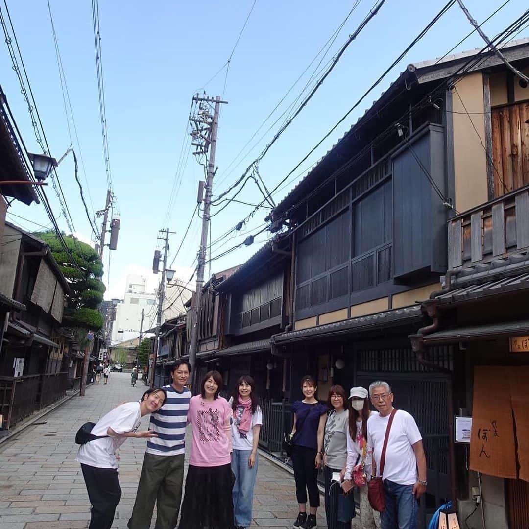 矢野きよ実さんのインスタグラム写真 - (矢野きよ実Instagram)「大好きな堺克弘さんの個展が 京都で開かれています。  無敵プロジェクトのみんなで 見に行くことができました❣️ 本当に良いんですーーー。 あったかくてすぐに使いたい器です。 #yanokiyomi #矢野きよ実 #矢野きよ実の書」7月26日 15時46分 - yanokiyomi