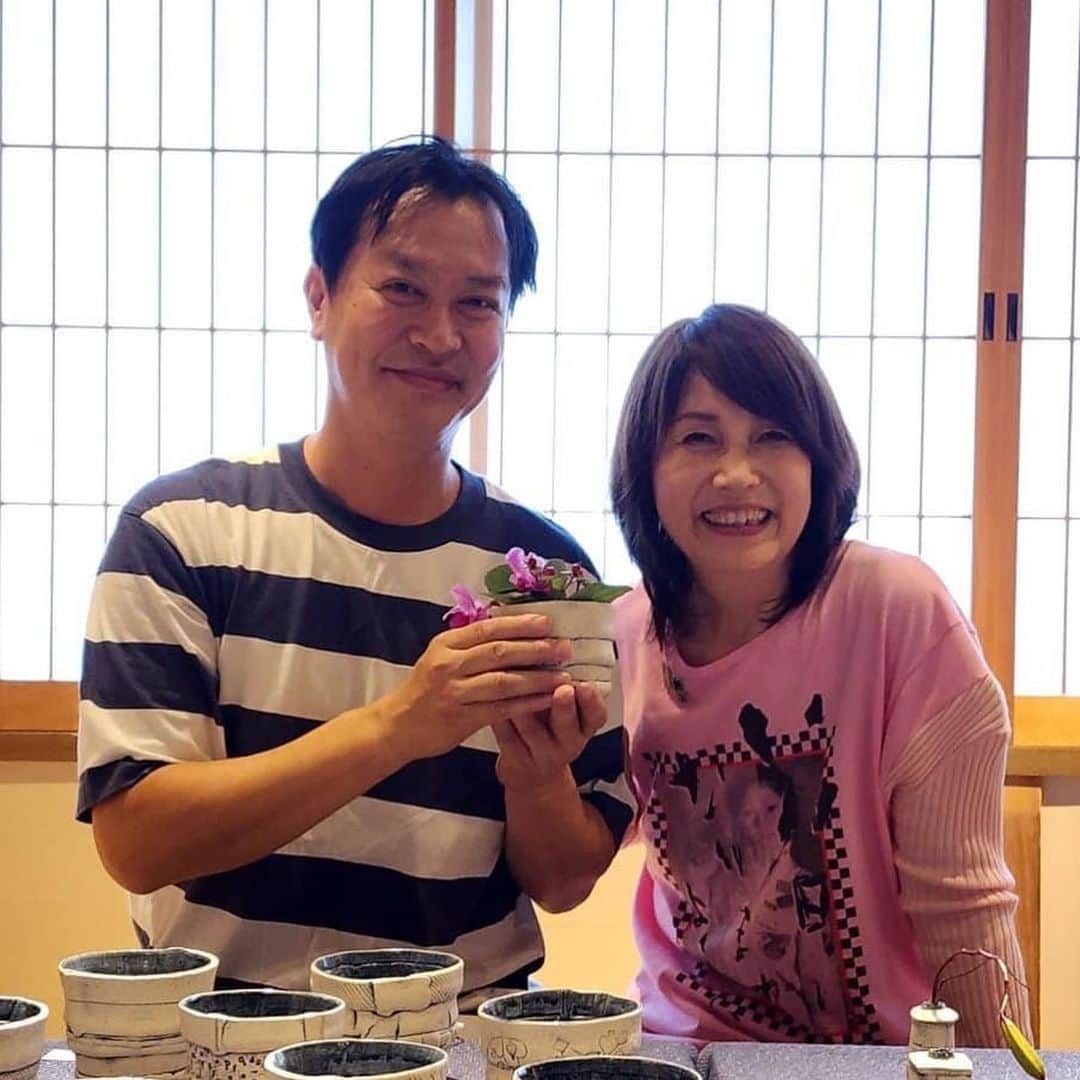 矢野きよ実さんのインスタグラム写真 - (矢野きよ実Instagram)「大好きな堺克弘さんの個展が 京都で開かれています。  無敵プロジェクトのみんなで 見に行くことができました❣️ 本当に良いんですーーー。 あったかくてすぐに使いたい器です。 #yanokiyomi #矢野きよ実 #矢野きよ実の書」7月26日 15時46分 - yanokiyomi