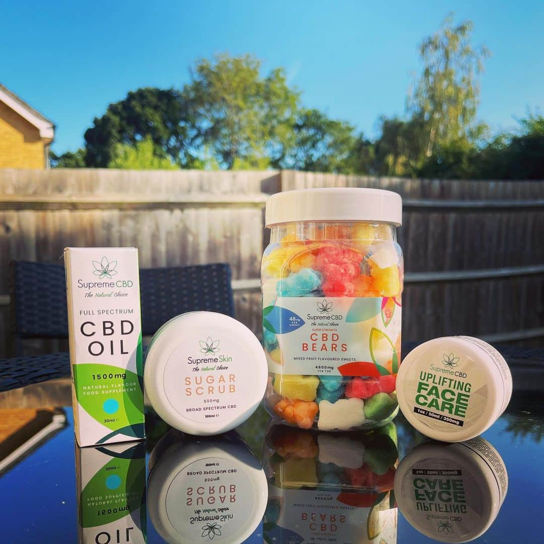 カーリー・ブースのインスタグラム：「Thank you @supremecbd for my new delivery to keep up with my daily routine. Carly40 for 40% off #cbd #health #healthylifestyle」