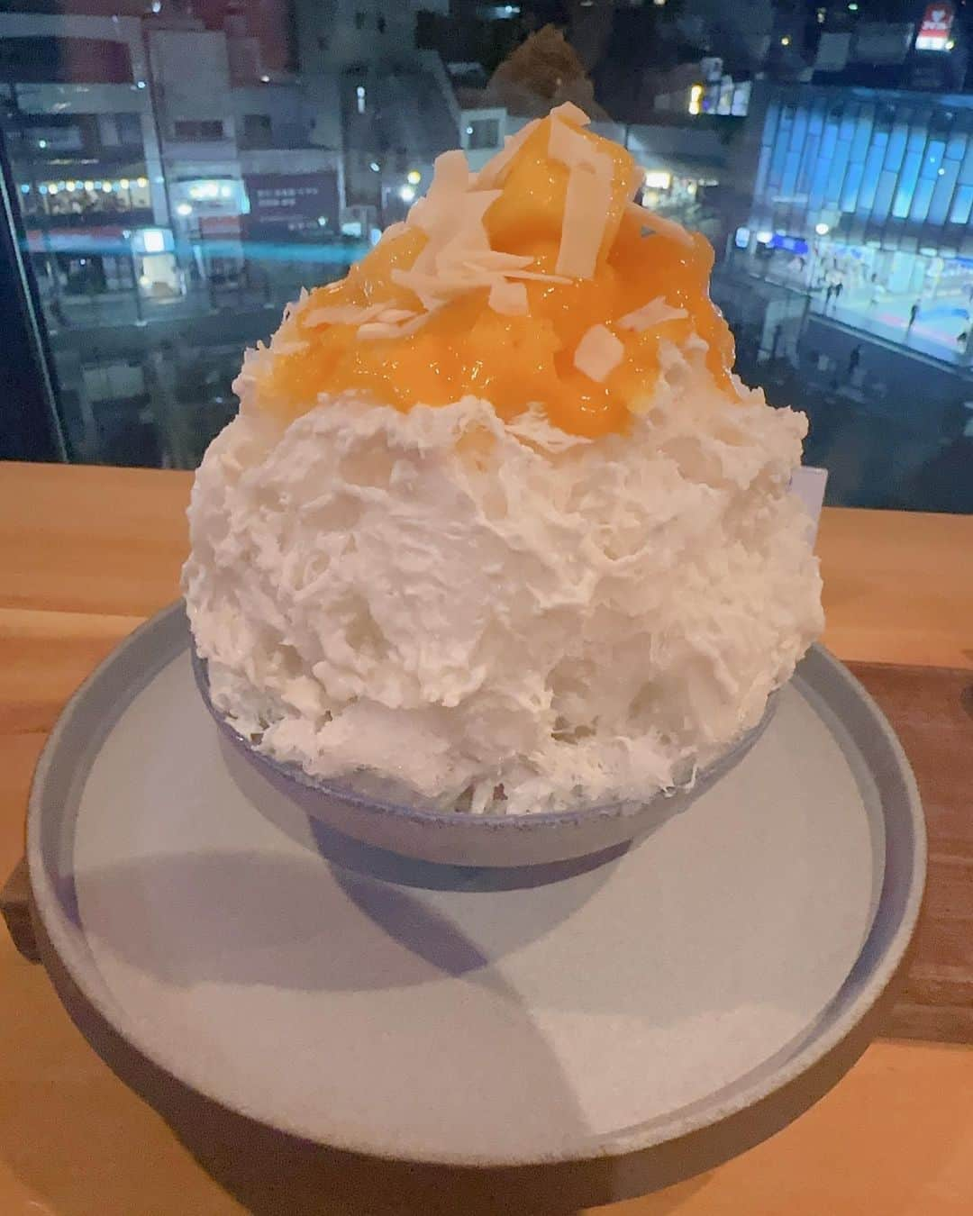 佐倉みきさんのインスタグラム写真 - (佐倉みきInstagram)「下北沢のかき氷食べたよ🍧 マンゴーとパイナップルたっぷりで 夏を感じた、、氷もふわふわで美味しかった🍍🥭  PR @flightlounge_shimokitazawa #flightlounge #東京かき氷 #下北沢スイーツ #下北沢カフェ #下北沢グルメ」7月26日 15時54分 - sakura_miki96