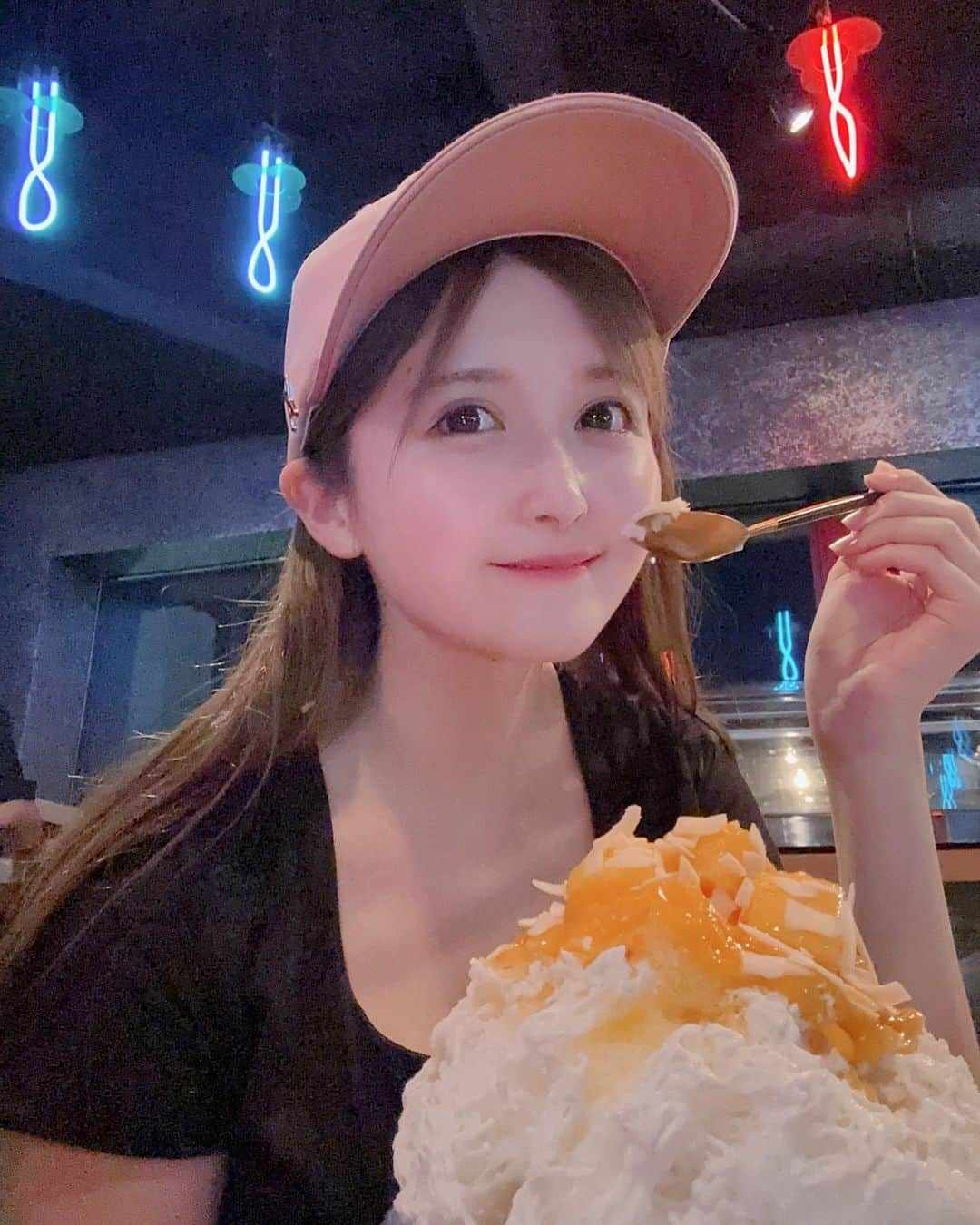 佐倉みきさんのインスタグラム写真 - (佐倉みきInstagram)「下北沢のかき氷食べたよ🍧 マンゴーとパイナップルたっぷりで 夏を感じた、、氷もふわふわで美味しかった🍍🥭  PR @flightlounge_shimokitazawa #flightlounge #東京かき氷 #下北沢スイーツ #下北沢カフェ #下北沢グルメ」7月26日 15時54分 - sakura_miki96