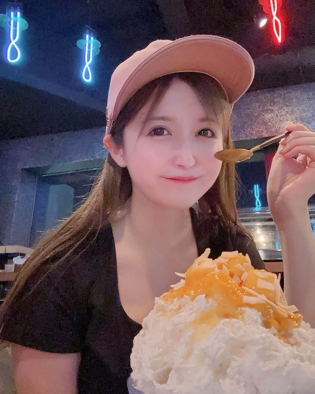 佐倉みきさんのインスタグラム写真 - (佐倉みきInstagram)「下北沢のかき氷食べたよ🍧 マンゴーとパイナップルたっぷりで 夏を感じた、、氷もふわふわで美味しかった🍍🥭  PR @flightlounge_shimokitazawa #flightlounge #東京かき氷 #下北沢スイーツ #下北沢カフェ #下北沢グルメ」7月26日 15時54分 - sakura_miki96