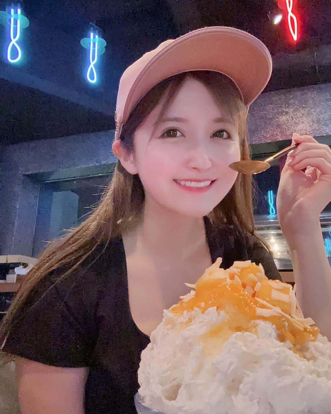 佐倉みきのインスタグラム：「下北沢のかき氷食べたよ🍧 マンゴーとパイナップルたっぷりで 夏を感じた、、氷もふわふわで美味しかった🍍🥭  PR @flightlounge_shimokitazawa #flightlounge #東京かき氷 #下北沢スイーツ #下北沢カフェ #下北沢グルメ」