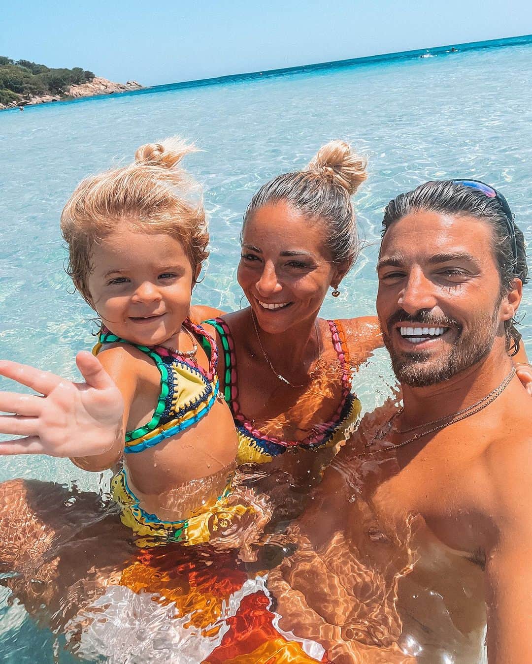 Mariano Di Vaioのインスタグラム：「early mornings with my girls 💕」