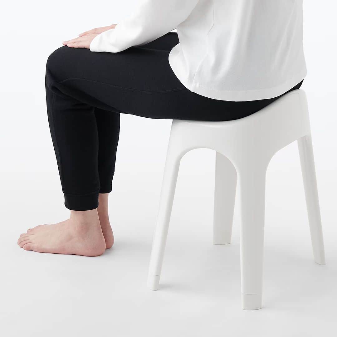 無印良品さんのインスタグラム写真 - (無印良品Instagram)「座面高さは35cmと40cm。『Ag＋抗菌加工 立ち座りしやすい風呂いす』 - 高身長、妊娠中、高齢の方など、足・膝・腰への負担を軽減したい方が、立ち座りしやすい高さの風呂いすをつくりました。  座面は広く、安定感のある座りやすい形状。 水切れが良く、脚部分がフルオープンのため乾きやすいのも特長です。  銀イオンの抗菌加工で、衛生的に使えます。 - #無印良品 #MUJI #浴室」7月26日 16時00分 - muji_global