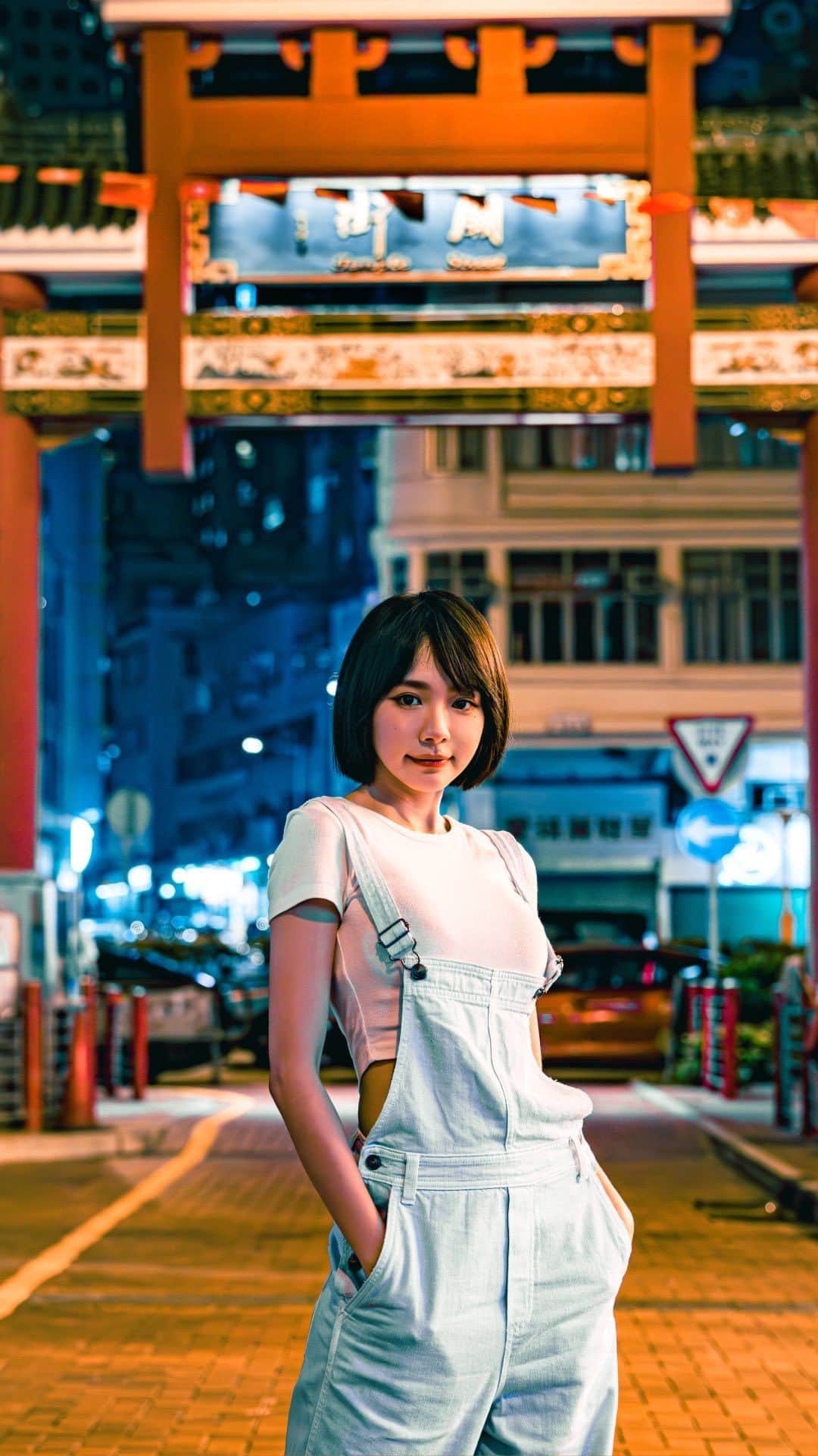 Discover Hong Kongのインスタグラム：「[Join Min-chen on an authentic journey through Hong Kong! ✨🌃]  Wondering where to go and what to do in Hong Kong? Follow our Hong Kong Buzz List and discover locals’ picks of the most authentic Hong Kong experiences with Malaysian pop star @minchen333 !✨ From enjoying an afternoon tea at a cha chaan teng☕ to exploring street markets where you can buy fresh seafood🦞 and have it cooked on the spot, from soaking up the cinematic atmosphere of the Temple Street Night Market to taking a ride on the Observation Wheel🎡 for a stunning view of Victoria Harbour at night, there’s so much to see and do!   ▶️ Watch the first episode of Hong Kong Buzz List, “Min-chen’s Choice”, now📹: bit.ly/3Yb82Zq  ▶️ Find out more about locals’ favourite experiences: bit.ly/3Y53u7b   【跟實明禎BB 體驗香港最地道行程✨🌃】  明禎BB @minchen333 喺香港會點玩？立即跟住明禎BB✨ ，玩盡早前由香港人合力投選、最想推介畀遊客嘅心水地方，由朝去到晚、由茶餐廳下午茶☕一直食到街市即買即煮嘅海鮮🦞、由充滿電影感嘅廟街玩到上摩天輪🎡睇維港夜景！  ▶️ 立即睇香港旅人包頭炮，足本版嘅「禎華遊」啦📹： bit.ly/3Yb82Zq  ▶️ 即睇更多有關香港人嘅至愛地道體驗： bit.ly/3rLXfsP   #HelloHongKong #DiscoverHongKong」