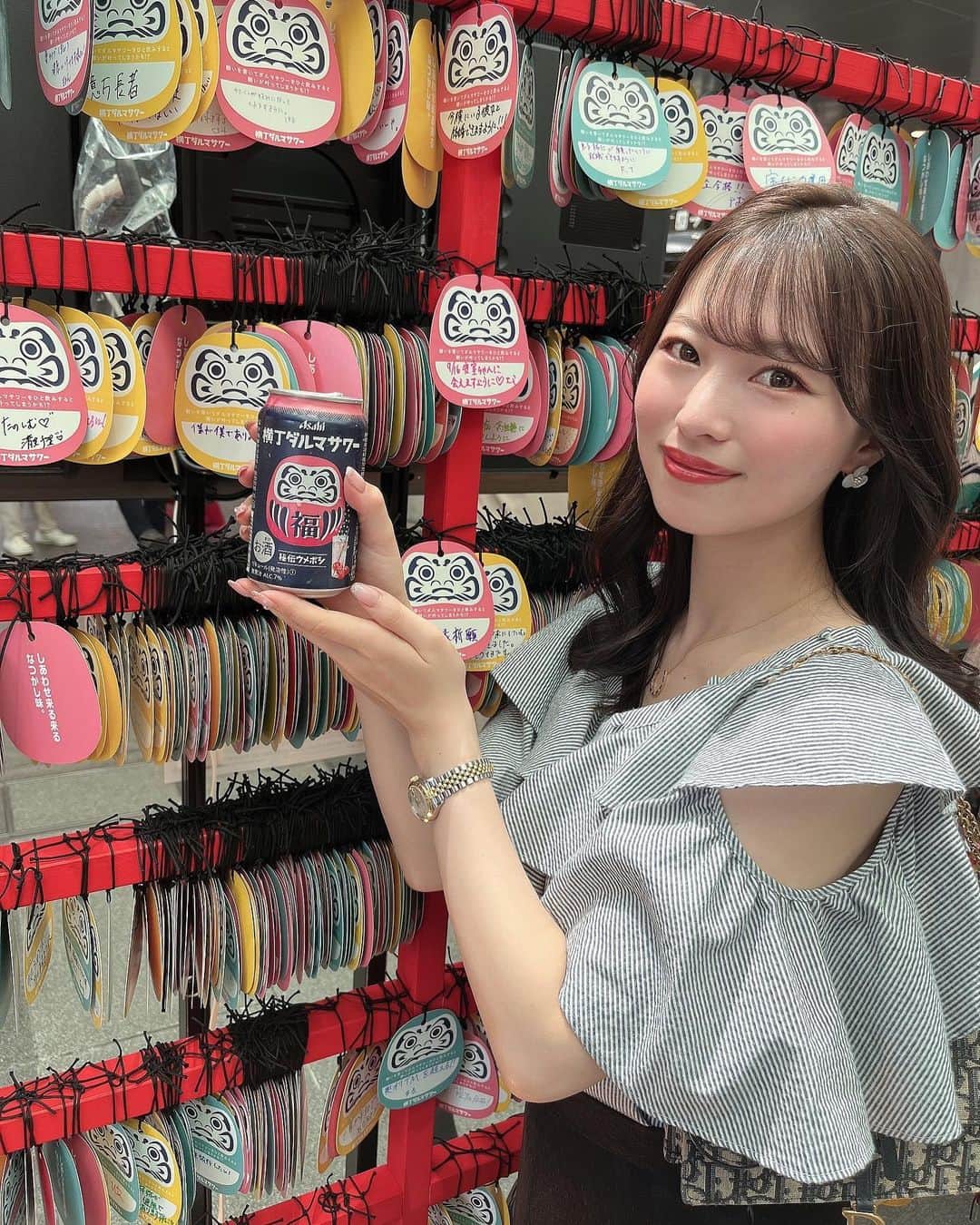 清里千聖のインスタグラム：「. #🍻 前回の投稿が消えてしまったので🥲🥲 再投稿です🙇🏼‍♀️💕 ⁡ 先週末 @asahibeer_jp 様にご招待いただき、 アサヒ横丁ダルマサワー試飲イベントに 行ってきました🥹🩵 ⁡ 朝から行列で会場が賑わっていました🤍 ⁡ 横丁ダルマサワーは東海北陸限定販売の お酒でさわやかさがありなつかしくやさしい 味わいでとても飲みやすかったです☺️💕💕 今日も暑かったので朝からぐびぐび 飲めちゃいました🫣❤️ 私の推しは秘伝ウメボシです🫶🏻💕 ⁡ みなさんもぜひダルマサワーで乾杯してみてね🥹🩵  #アサヒビール #アサヒ #asahibeer #asahi #横丁ダルマサワー #ダルマサワー #ダルマ #イベント #イベント情報#新製品#promotion ⁡ ⁡」