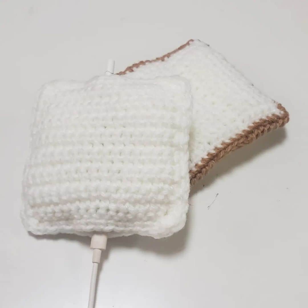 アイパー滝沢さんのインスタグラム写真 - (アイパー滝沢Instagram)「新作編み物No.117 「ランチパック食べるふりしてアイコス吸えるアイコスケース」 皆大好きランチパックだよ。皆は中味は何が好き？小腹が空いたらこれで一服してね。ホゥ。 ちなみにアイパーさんはタバコもアイコスも吸わないけどね。 #knitting #Crochet #handmade #ハマナカ #編み物 #かぎ針編み #ランチパック #アイコスケースシリーズ #編み物芸人 #よしもと芸人 #ヤマザキ春のパン祭り #吉本興業 #手芸人 #アイパー滝沢 #ボニー #iQOS #あみぐるみ」7月26日 16時09分 - t.aipa