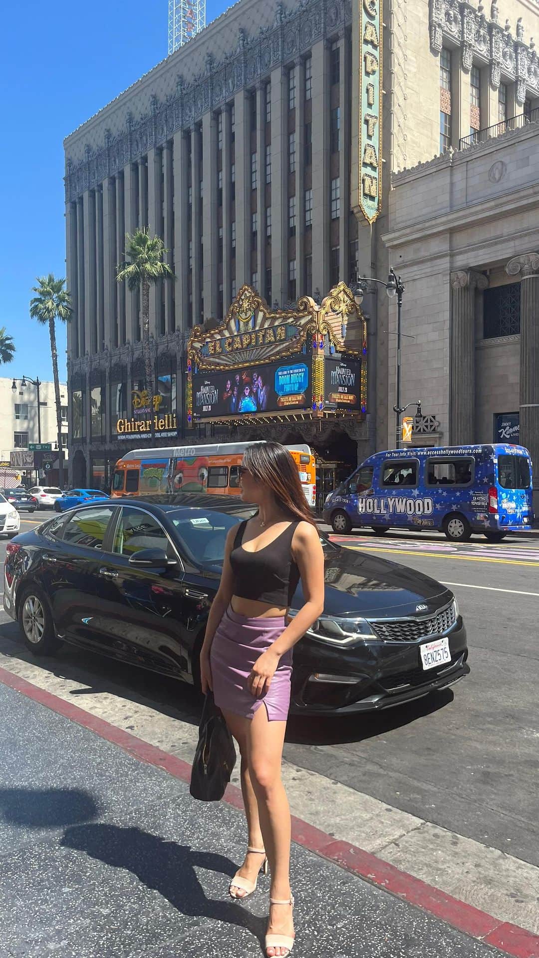 のインスタグラム：「現地の人に声かけてもらって、 英語で頑張って話したよ⭐︎ 嬉しかった‼︎  日本から来たよって言ったら、いいねぇ👍 Japanは綺麗な所だよねって言ってたよ！  #ハリウッド #ハリウッドウォークオブフェーム  #hollywood #hollywoodhills #hollywoodwaves」
