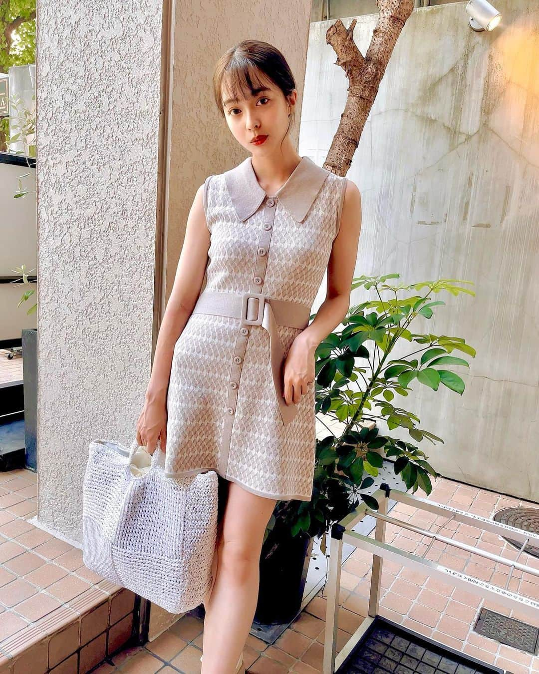 青山明日香のインスタグラム：「あすぴ服😆 一目惚れして買ったワンピース👗 やっぱかわいい！  ミニスカ履き慣れてないから少しだけ恥ずかしかった😂　  one piece  @rienda_official」