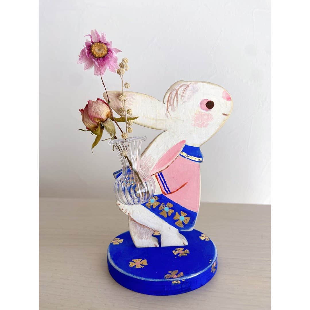 おおで ゆかこのインスタグラム：「うさぎさんの木工作品も一輪挿しになりました🐇🌷」