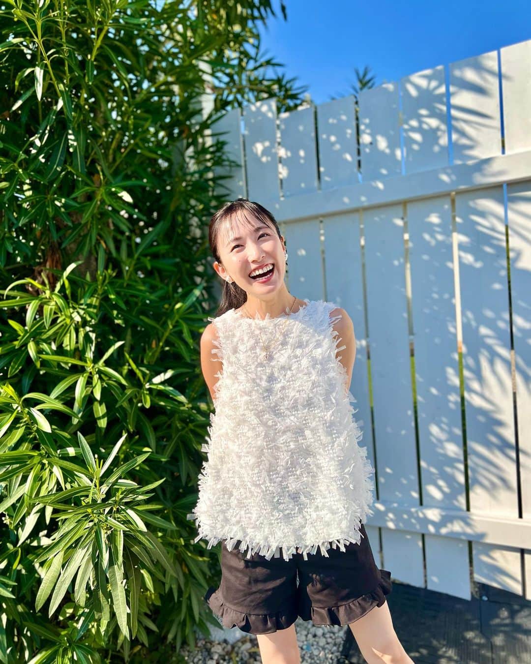 のインスタグラム：「. あっついですね〜！🥵  熱中症に気をつけましょう〜🕊️  necklace&earring @_misakiofficial_   #misaki #パールのアイテムは使いやすいわ🐮✨ #この日はブラックのカラーをつけた #🩶🩶🩶」