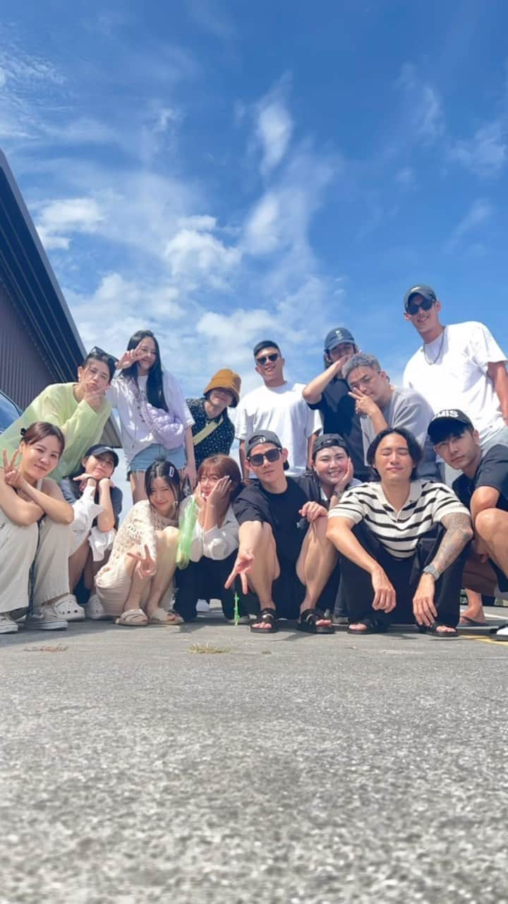 パフ・クオのインスタグラム：「:  I love my friends. ♥️  謝謝每一個陪我過生日的朋友☺️  就像我經紀人說的我終於有朋友了🤣  請大家不要傷害我所愛的朋友們  有些話說出口是傷人的  如果說不出好話，那就別說話了🤫  那媒體朋友們如果你們這麼在意我的戀情  好的～我有跟艾菲算了塔羅牌  明年1月20-2月18 🩵會有開心的戀情出現🧡  那就敬請期待囉！🤭 . . .  #被誤會總覺得不舒服 #被誤會總覺得煩 #被誤會總覺得不想解釋  以上你是哪一個？  喜歡的請你關注我😊 不喜歡的請你不要follow我😆」