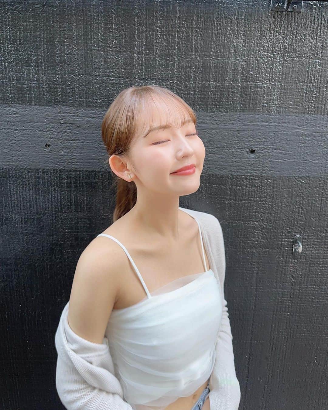 河野まひるのインスタグラム：「みんな夏休み何してる〜❔暑すぎSummer😚」
