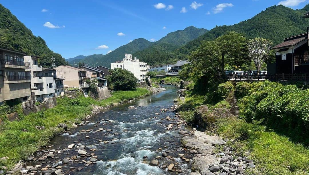 小川暖奈さんのインスタグラム写真 - (小川暖奈Instagram)「幼馴染と郡上八幡に🏮  筋肉痛だし日焼けしたし変な虫刺されあるけど、最高！ 夏すぎたよねぇ〜  ⛰⛰🌞⛰⛰」7月26日 17時02分 - ogawah