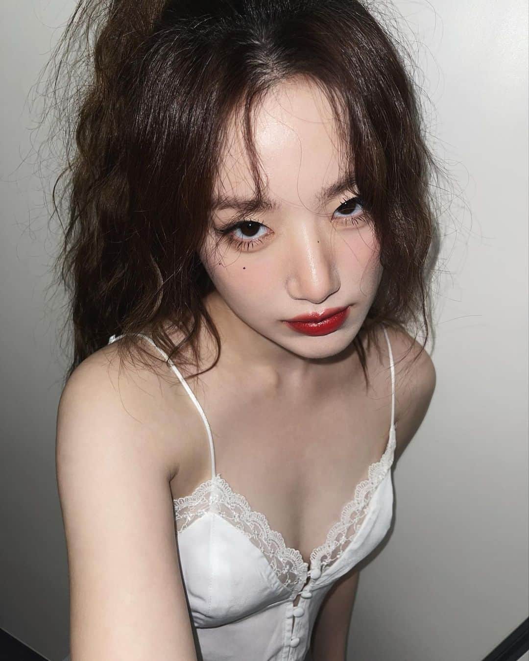 シュファのインスタグラム：「🖤💋🤎」