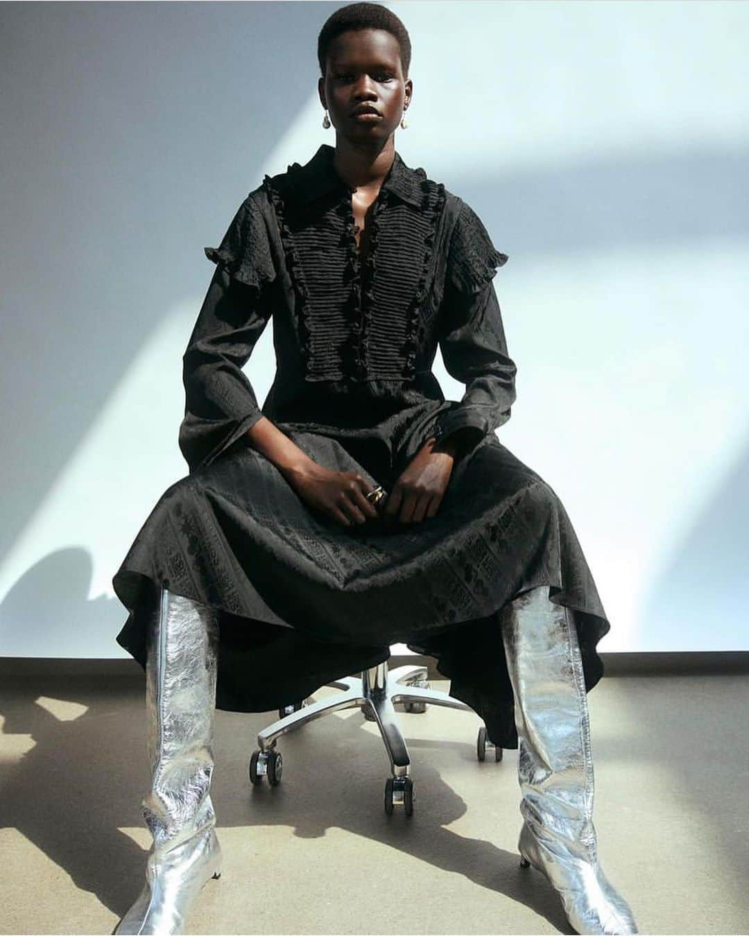IMG Modelsさんのインスタグラム写真 - (IMG ModelsInstagram)「Rise+Shine. 🌟 #MaryUkech (@mary_ukech) unveils #JilSander (@jilsander)’s latest collection. 📷 @chris.rhodes ✂️ @am_stagrams 💄 @stephaniekunzmakeup #IMGmodels」7月27日 2時38分 - imgmodels