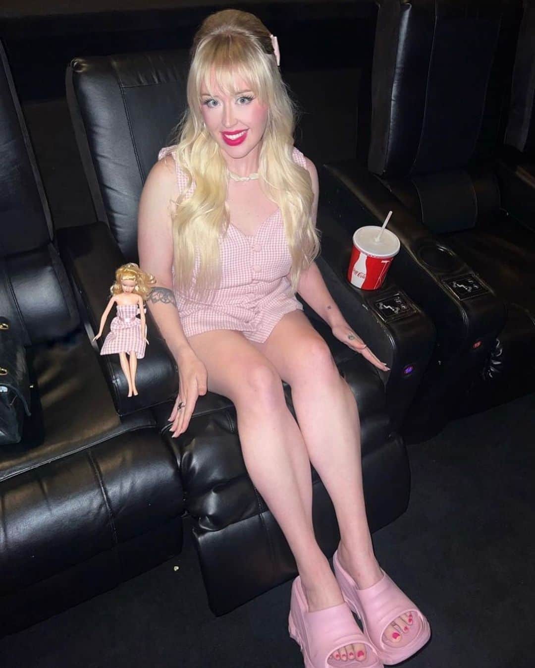 バービーさんのインスタグラム写真 - (バービーInstagram)「Two tickets to Barbie please! 💞 From the Real World to Barbie Land, you all showed up for #BarbieTheMovie this weekend. Thank you for bringing #Barbie along for the ride! 🍿@thekingunicorn, @ciana_33__, @looksbylexington, @vintagelouisa」7月27日 3時10分 - barbie