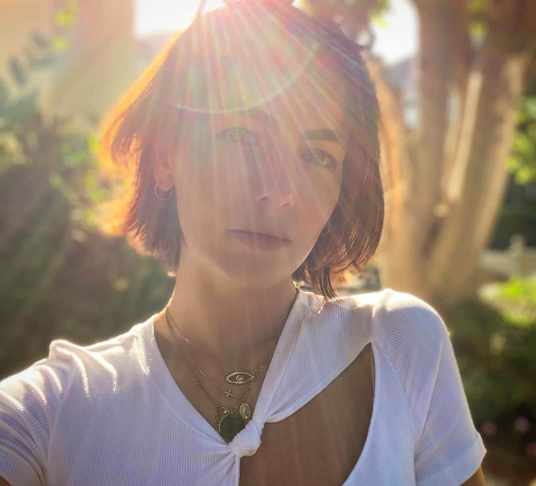 カミーラ・ベルさんのインスタグラム写真 - (カミーラ・ベルInstagram)「In a Joni mood 🧡 #alliwant #jonimitchell」7月27日 3時03分 - camillabelle