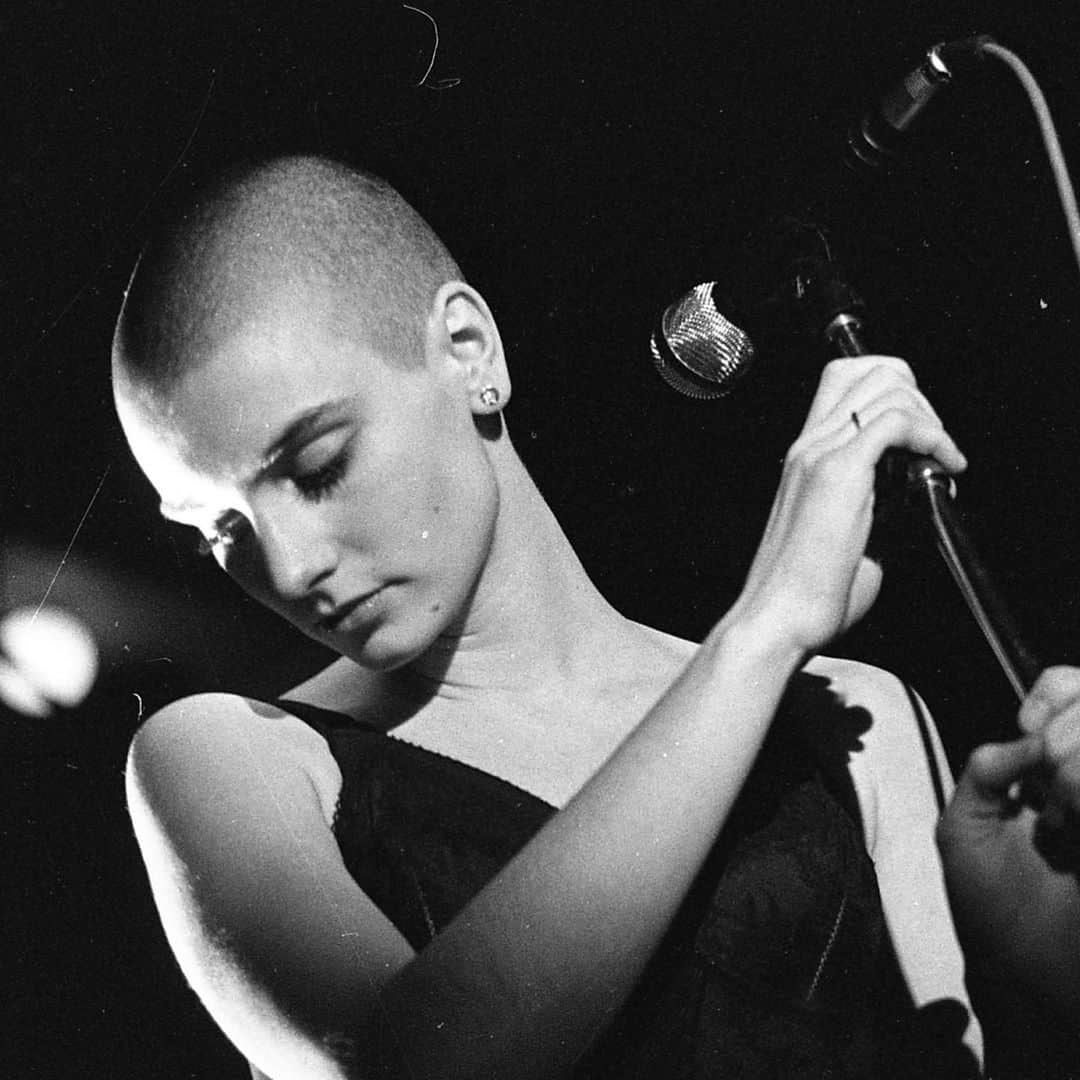 ザックポーゼンのインスタグラム：「🕊️🇮🇪💔 Sinead Marie Bernadette O’Connor」
