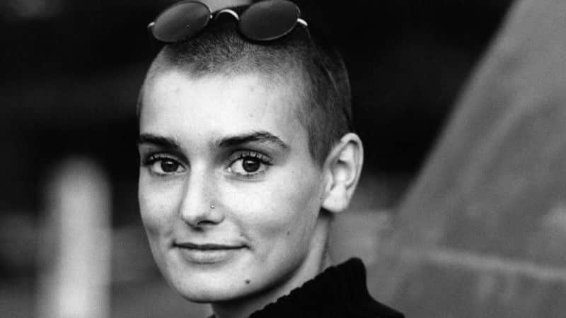 ジョアン・フロッグガットのインスタグラム：「🖤」