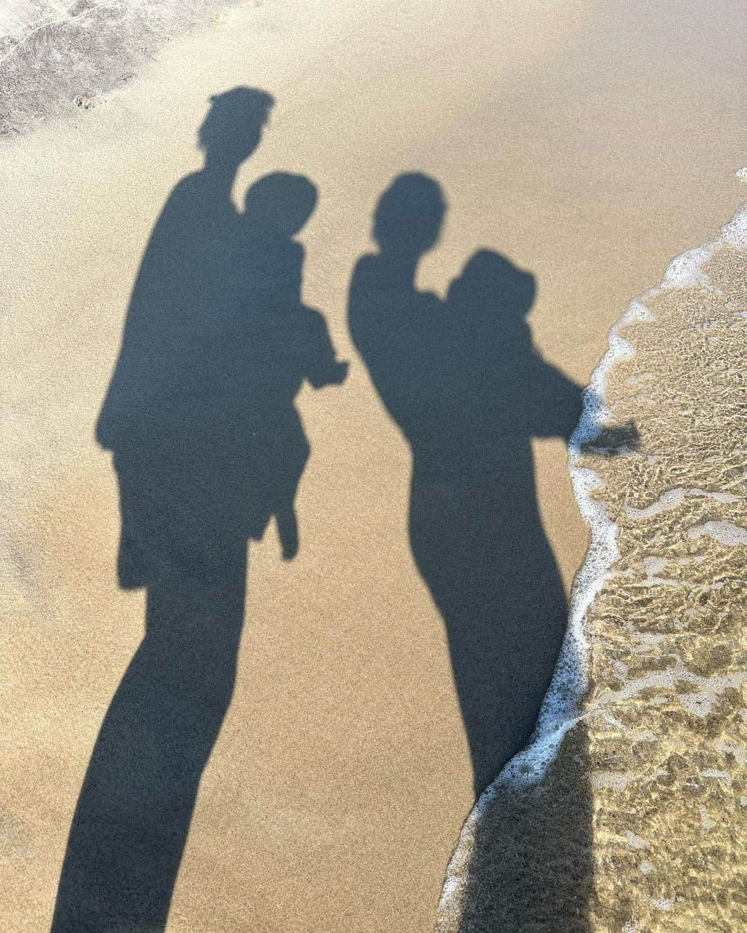 FashionMuggingさんのインスタグラム写真 - (FashionMuggingInstagram)「3 generations trip to polish seaside I’ll never forget #polwysephelski #caravanlife」7月27日 3時53分 - jessss.ab