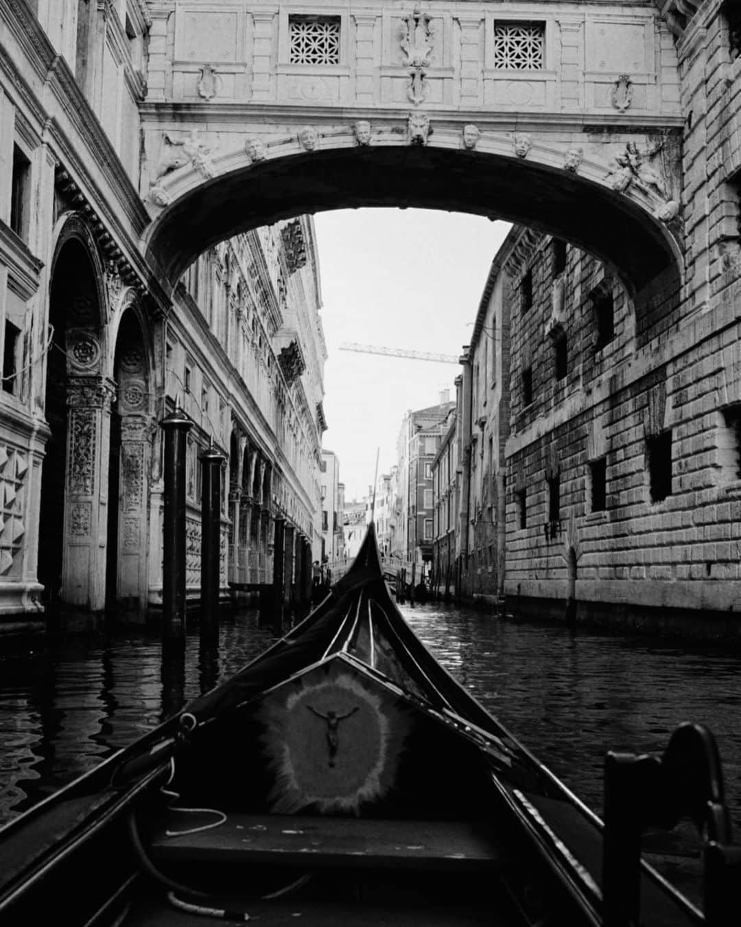 Boran Kuzumのインスタグラム：「venice, black, white」