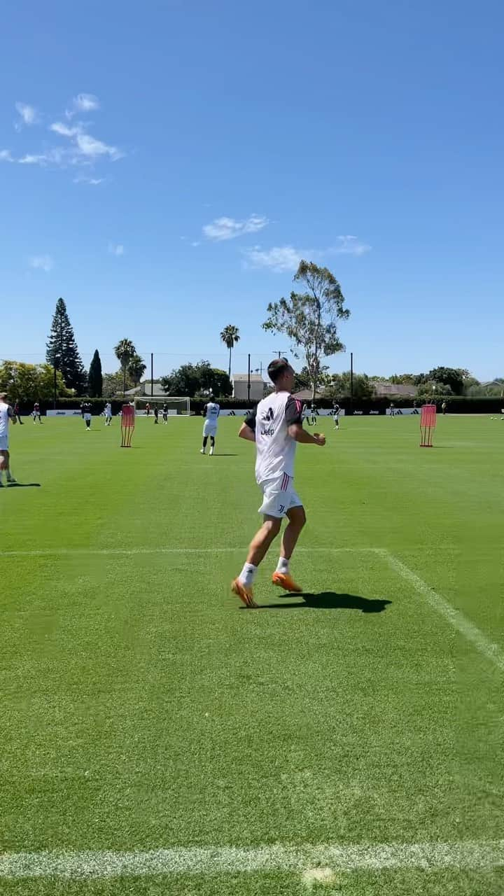 アルカディウシュ・ミリクのインスタグラム：「👟 @filipkostic x @arekmilik ⚽️」