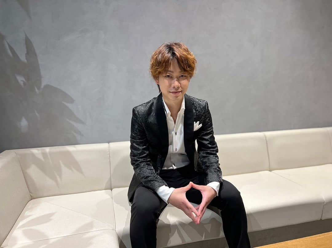 はやぶさのインスタグラム：「『イオンタウン吉川美南』さんでキャンペーンでした！ 暑い日に半野外のステージ！本当に有難うございました！ 風が出ていたので何とか助かりました。 顔には汗をかかず、身体は水に浸かったぐらい汗だく。 女優並、駿河ヤマトです。  【EN】  It was a campaign at "AEON TOWN YOSHIKAWA MINAMI"!  It was a semi-outdoor stage on a hot day!  Thank you very much!  The wind was blowing, so we managed to save the day. My face didn't sweat, but my body was soaked in water.  I am an actress, Yamato Suruga.  #はやぶさ #ヒカル #ヤマト #大滝ひかる #駿河ヤマト #イベント #一日一枚  #写真  #hayabusa #hikaru #yamato #event  #picstory  #picstagram #photooftheday  #photogram  #hayabusadiary  #はやぶさの日記  #fotohariini  #campaign  #penyanyi」