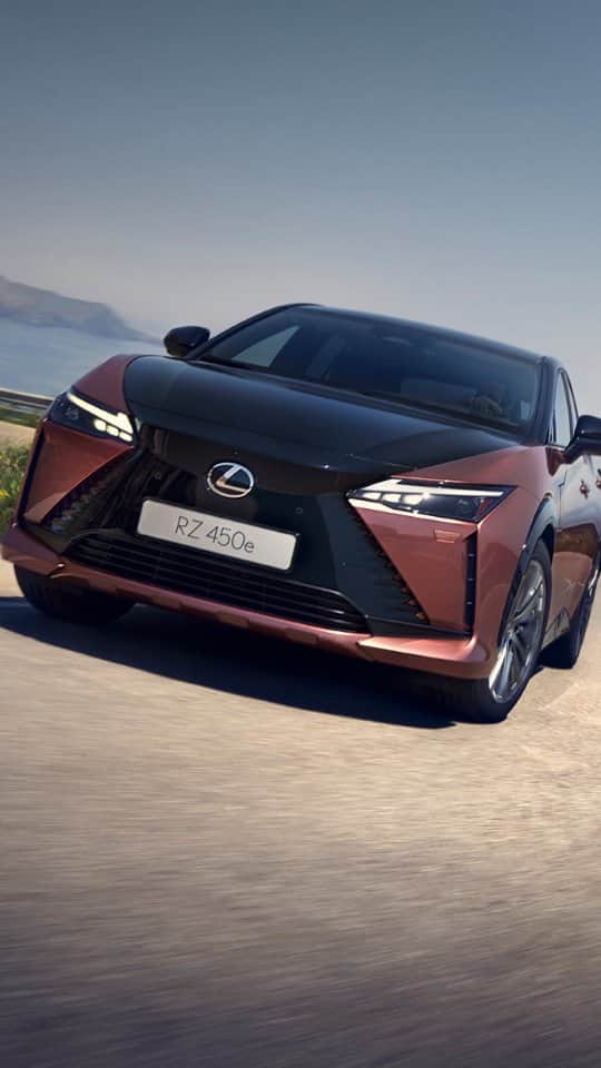 Lexus UKのインスタグラム：「Discover how the DIRECT4 all-wheel drive system gives Lexus drivers confidence behind the wheel.」