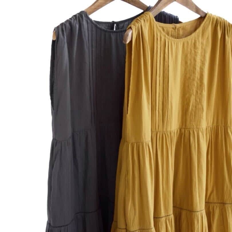 イーザッカマニアストアーズのインスタグラム：「. ＼📣NEW ITEM ／  ふわりと広がるティアードデザイン🌻  ナチュラルなティアードワンピースが登場！ 甘すぎず大人でも着こなしやすいデザインです。 シアー素材が重い印象にせず、爽やかで涼しく着用いただけます。  ティアード ノースリワンピース 🔎2200890 ¥6,490  着用staff おみ 165cm ＝＝＝＝＝ #ezakkamaniastores #イーザッカマニア #イーザッカマニアストアーズ #ナチュラルコーデ #ワンピース #ワンピ #ロングワンピ #今日のコーデ #シンプルスタイル #シンプルコーデ #カジュアルスタイル #神戸ファッション #コーディネート #夏コーデ #夏服コーデ」