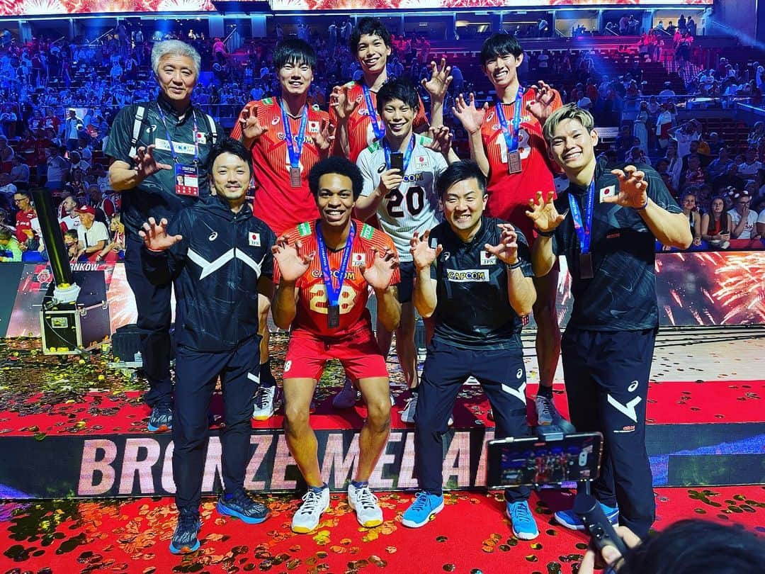 山内晶大さんのインスタグラム写真 - (山内晶大Instagram)「. . . VNL 2023 3位🥉 . . 名古屋大会から始まり、 長い期間たくさんの応援 ありがとうございました！ . . もっと成長できるように 次の大会に向けて準備していきます💪 また会う日まで👋 . . Thanks guys for big supporting me. Dzięki Polska🇵🇱 . . . #vnl  #vnl2023  #Japan #龍神nippon」7月26日 19時24分 - akihiroooo1130