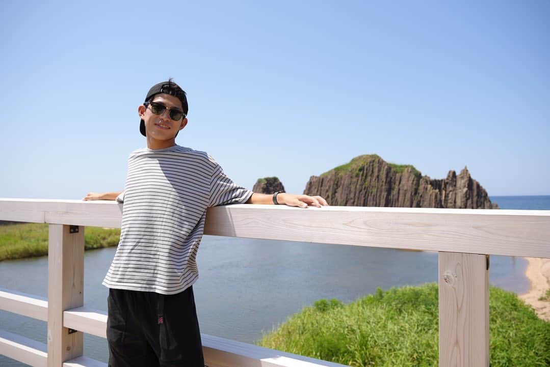飯田貴之のインスタグラム：「•••• 3日間休暇をいただいたので丹後半島に行ってきました。 まず旅館を決めてから旅の計画をするという変わった決め方でしたが、ずっと行きたいと思っていた伊根が近かったので行くことができてよかったです。 3日間全て快晴だったのでドライブも気持ち良く、美味しい物も食べて、リフレッシュできました。  2日前からマラソン合宿に入ったので、気合い入れて頑張ります。」